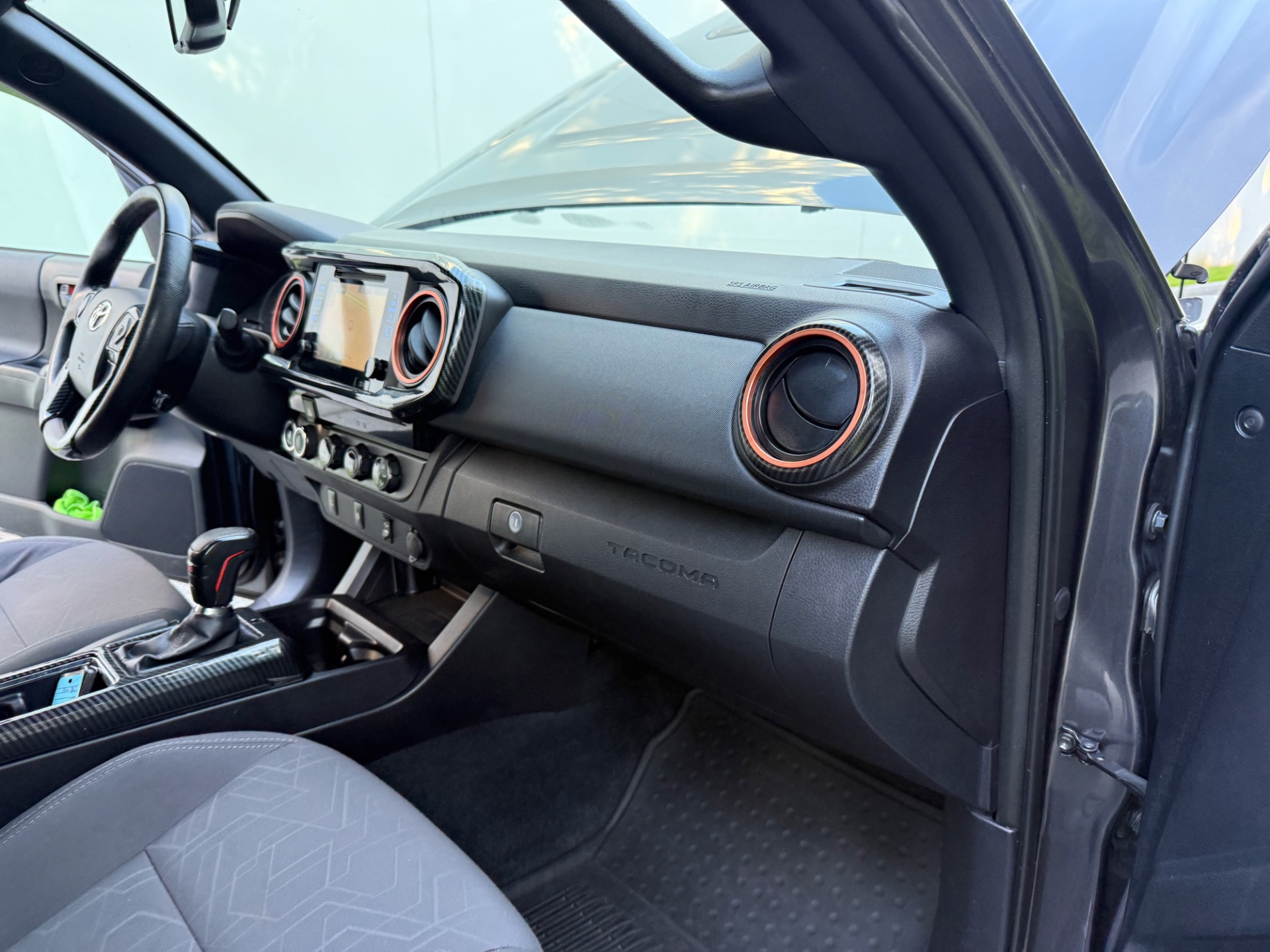2016 Toyota Tacoma TRD Sport photo 24