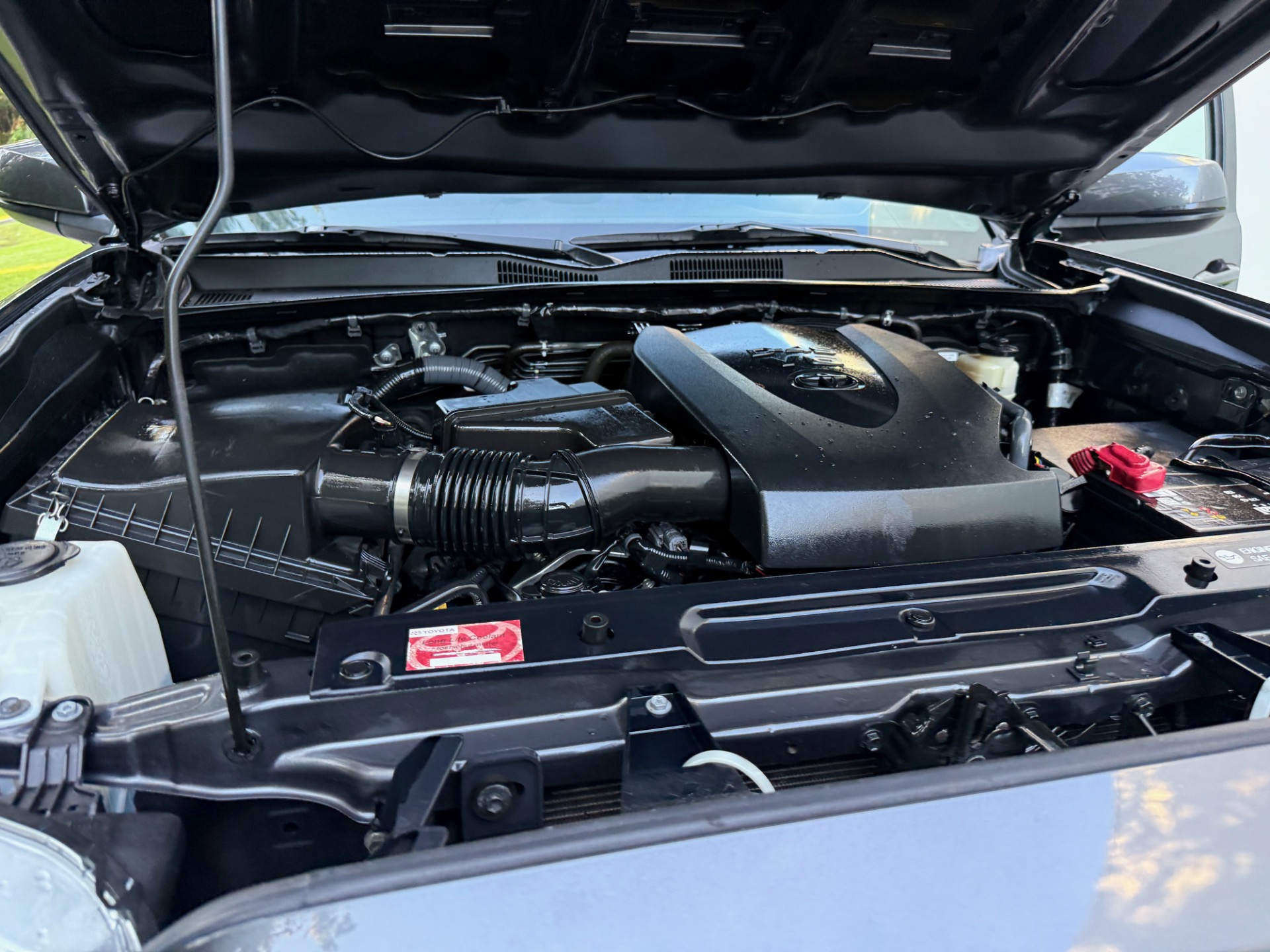 2016 Toyota Tacoma TRD Sport photo 30