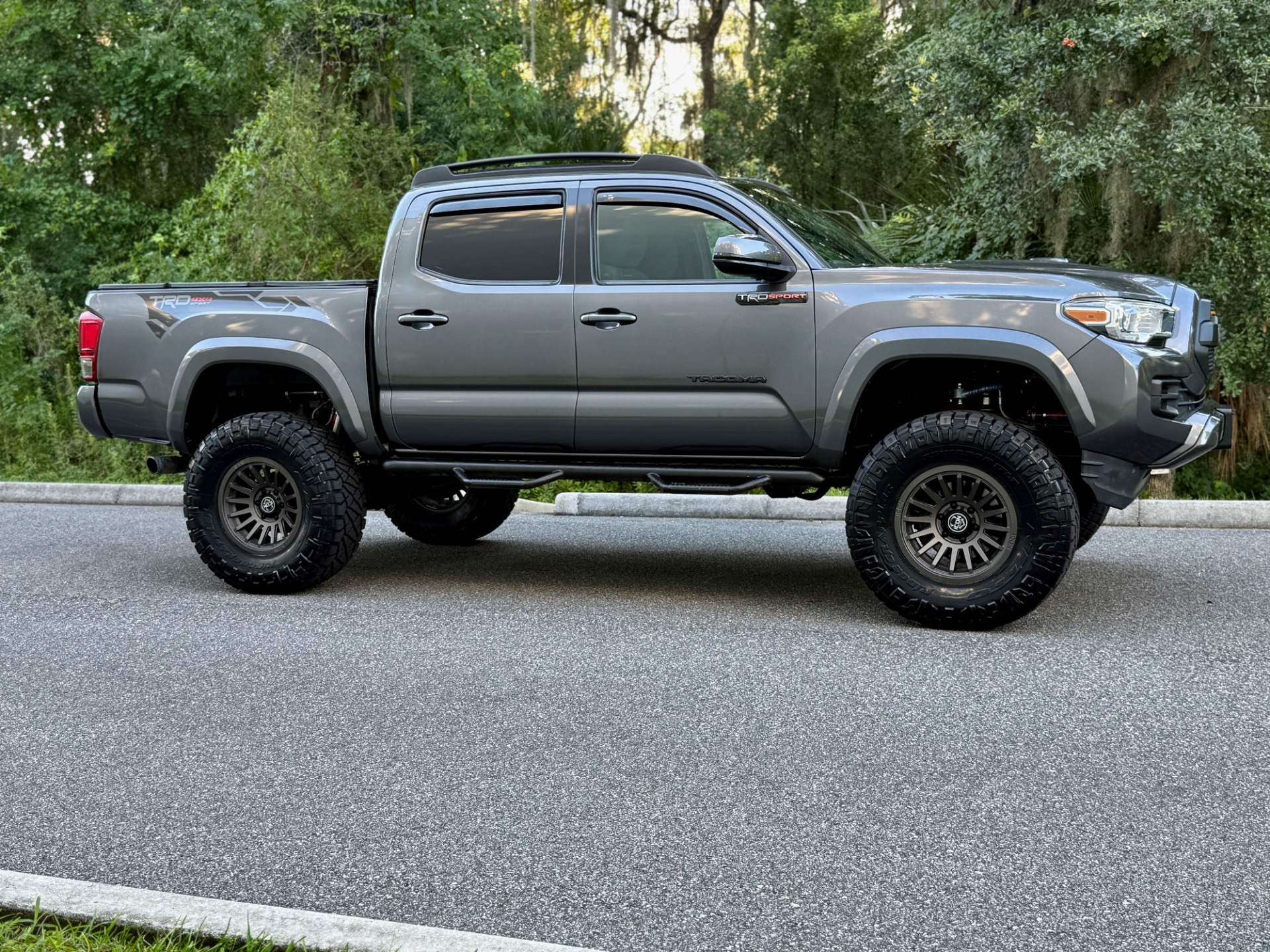 2016 Toyota Tacoma TRD Sport photo 7