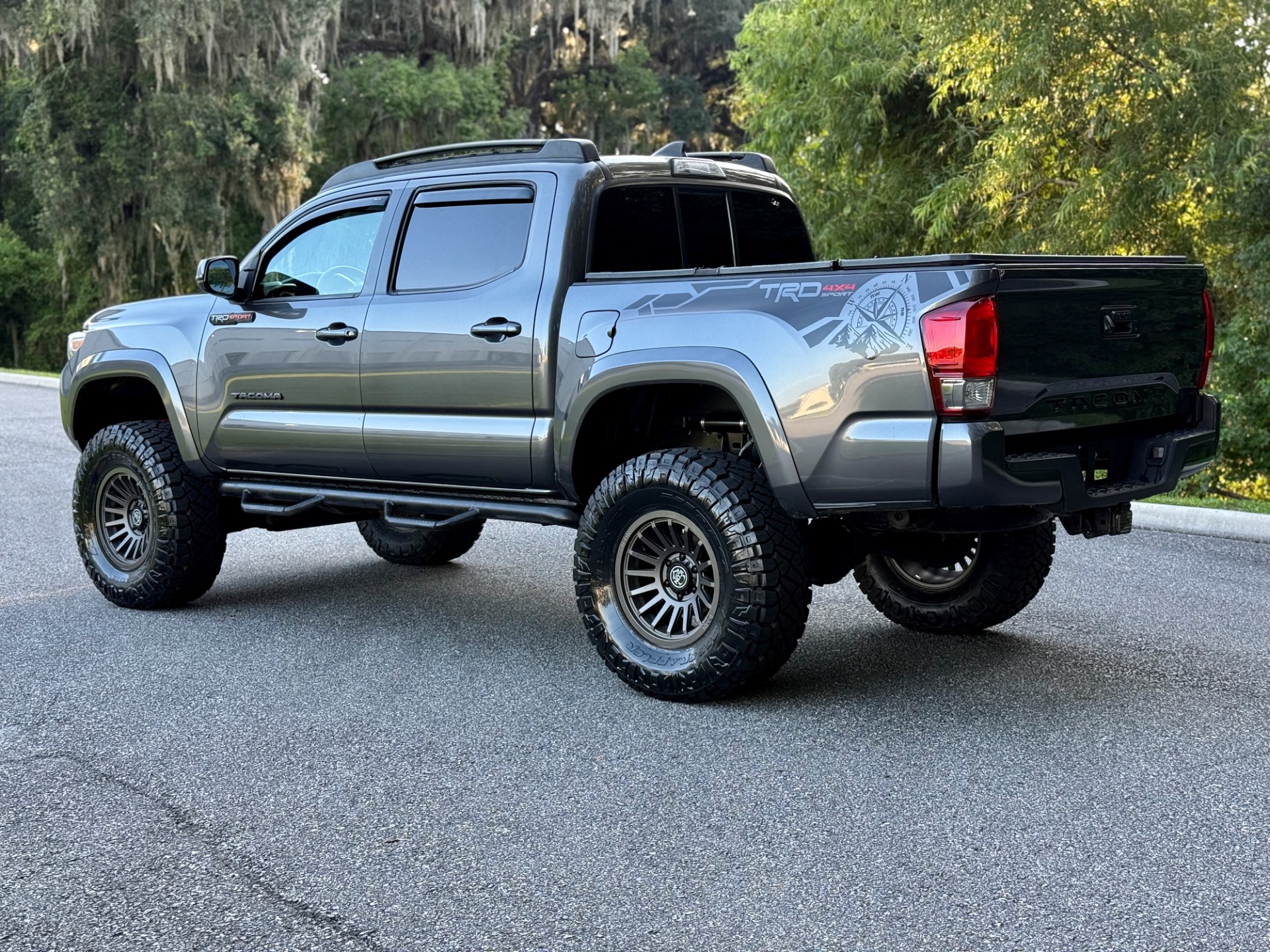 2016 Toyota Tacoma TRD Sport photo 9