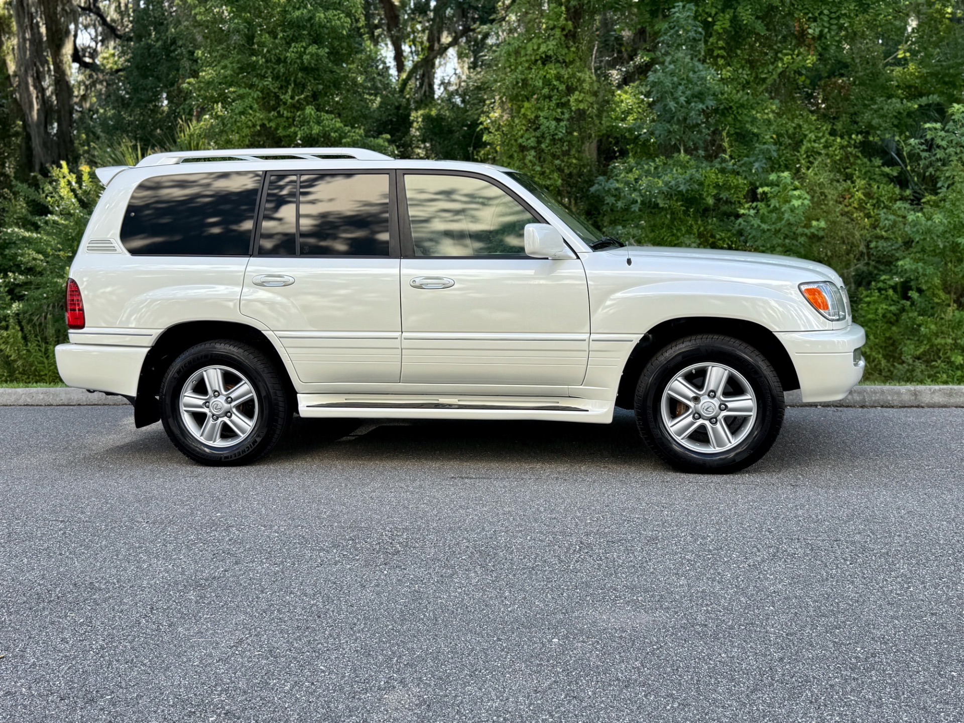 2006 Lexus LX 470 photo 10