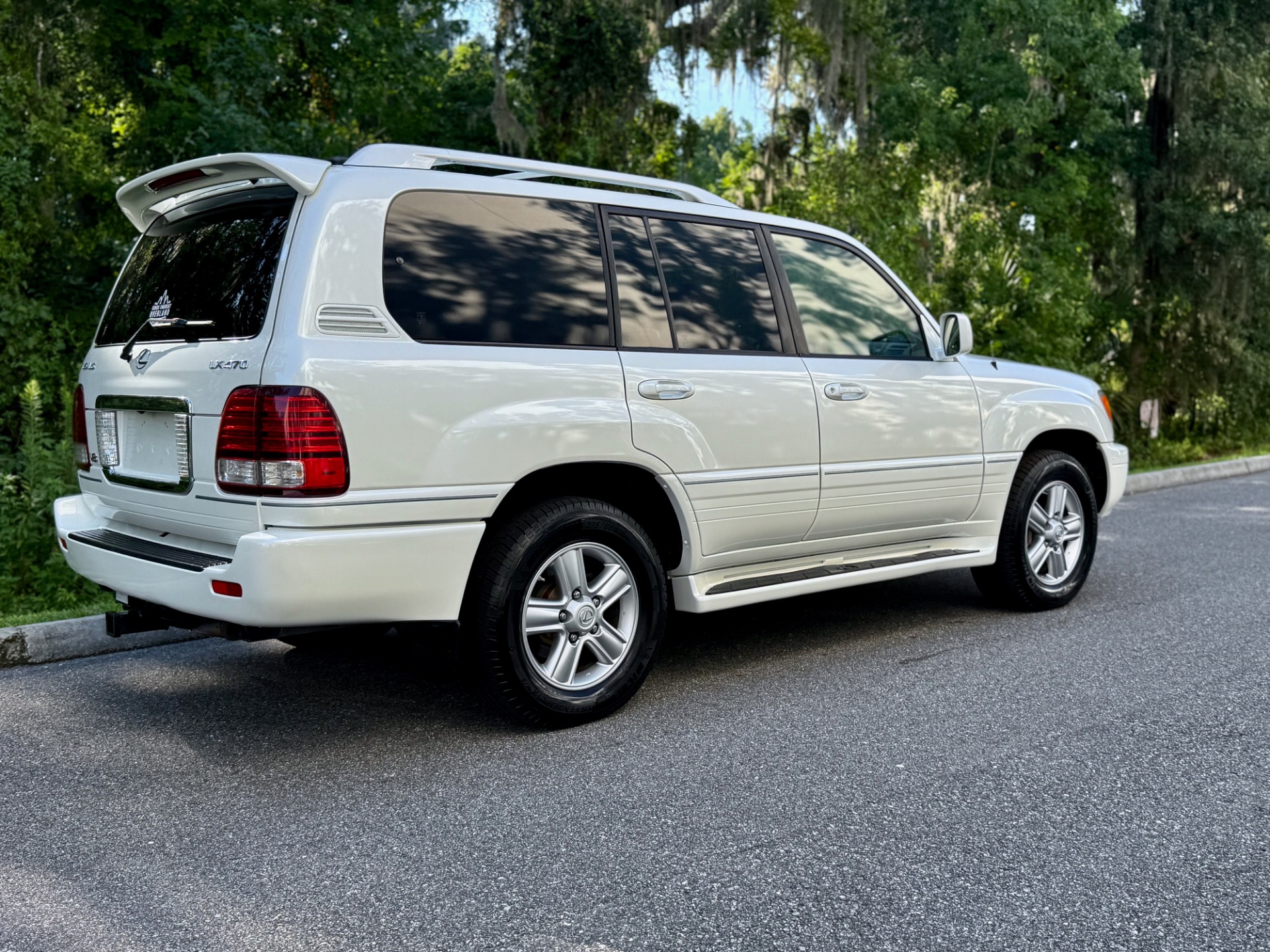 2006 Lexus LX 470 photo 11