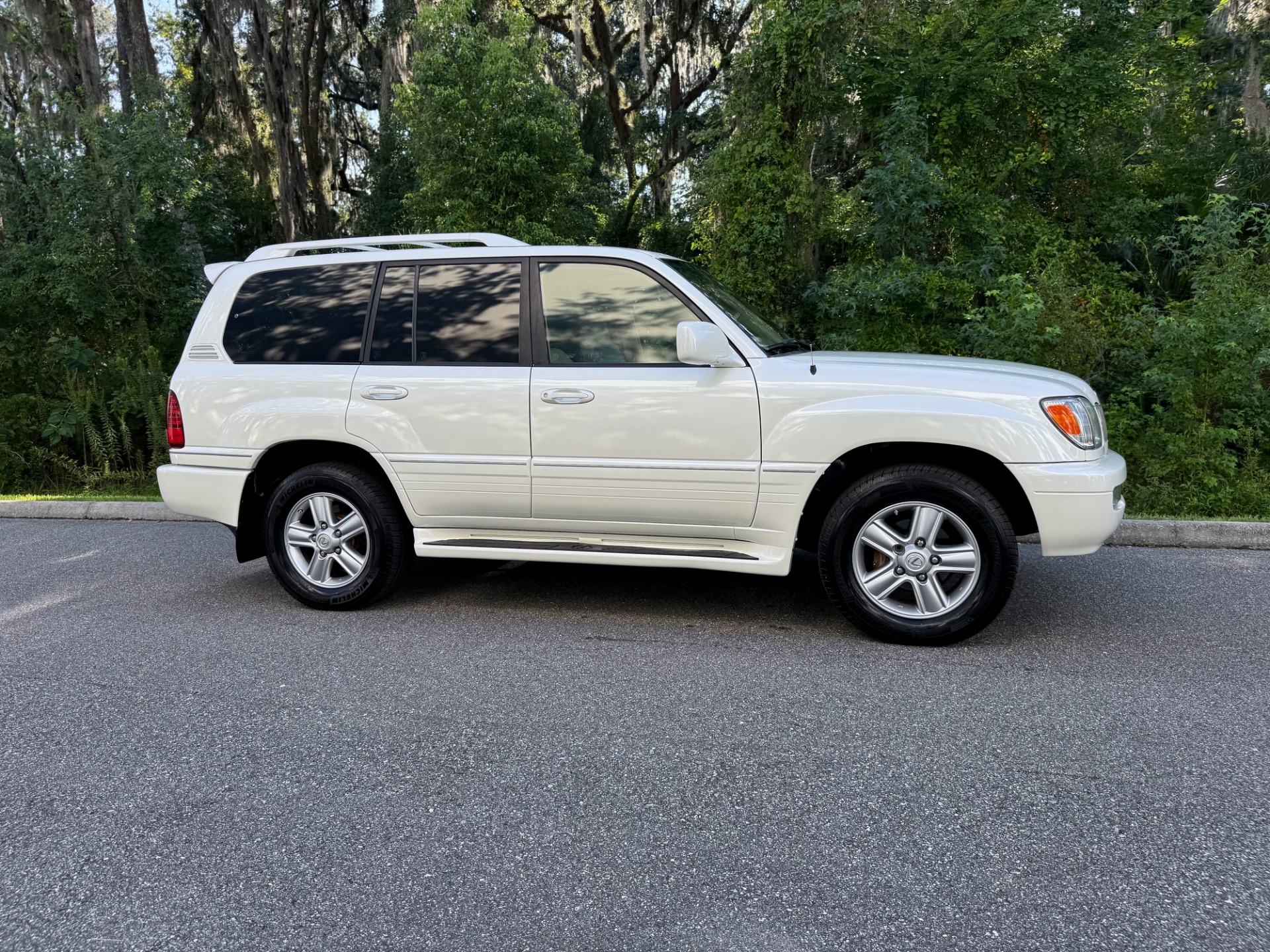2006 Lexus LX 470 photo 12