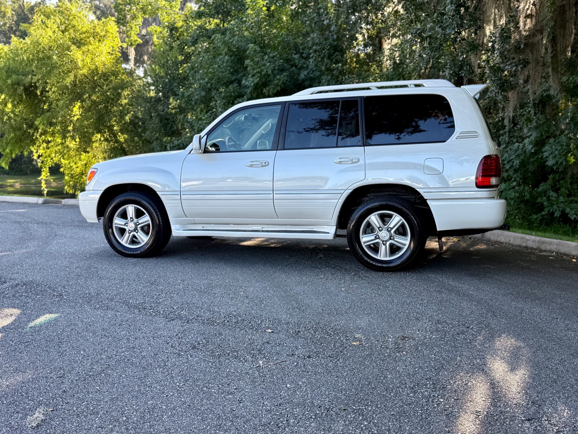 2006 Lexus LX 470 photo 16
