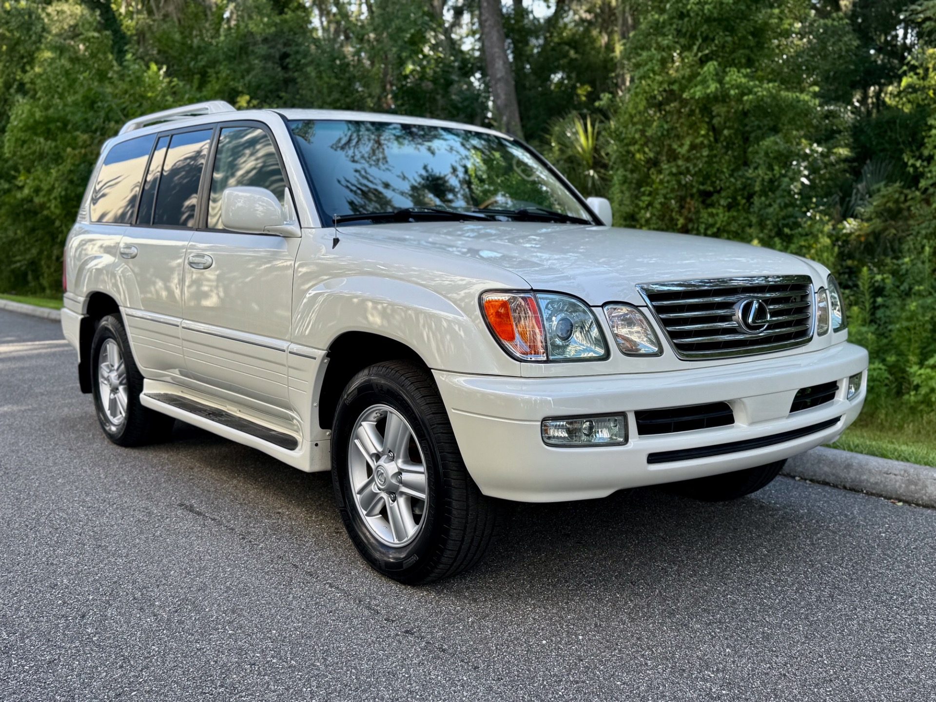 2006 Lexus LX 470 photo 2