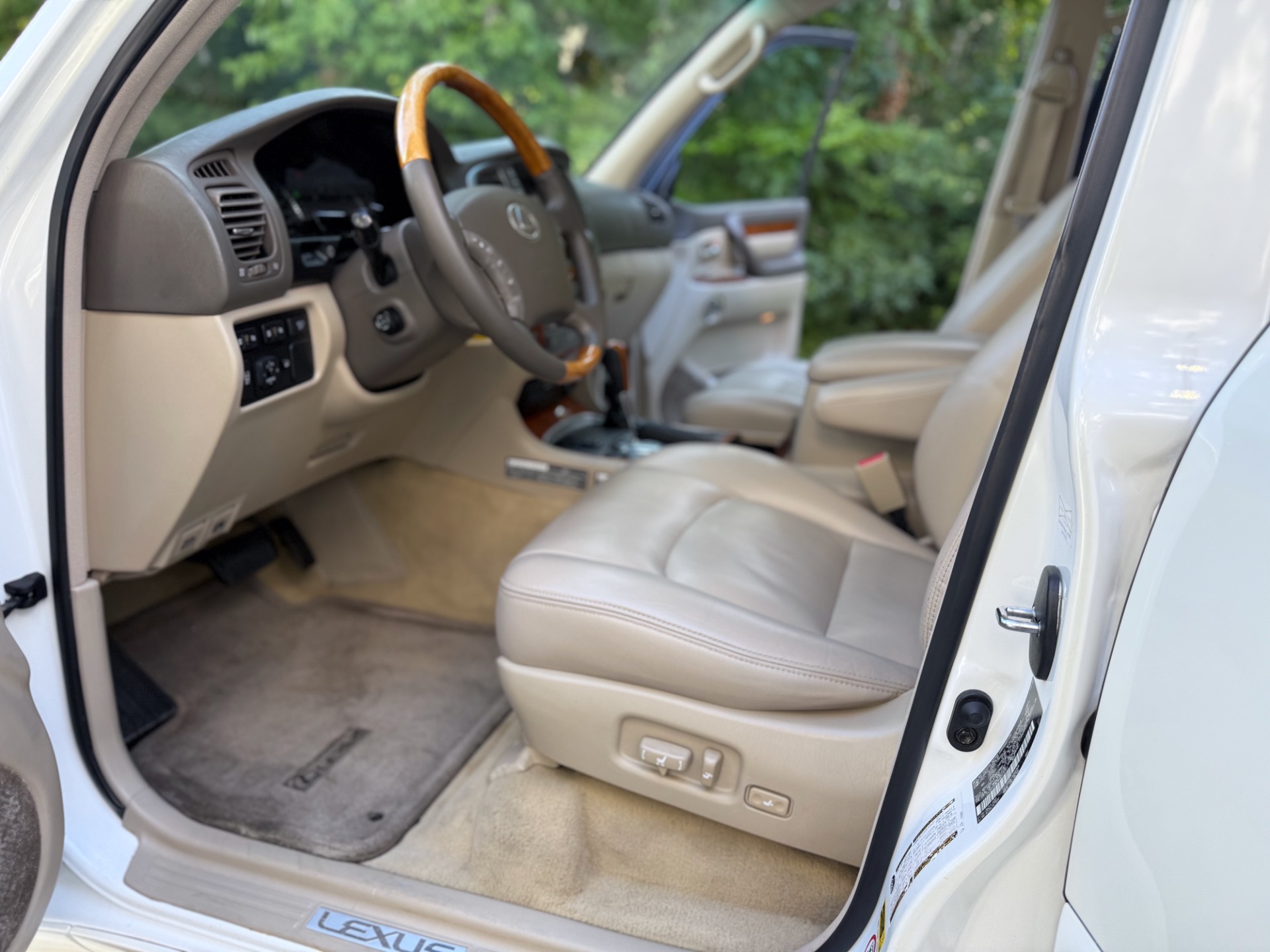 2006 Lexus LX 470 photo 20