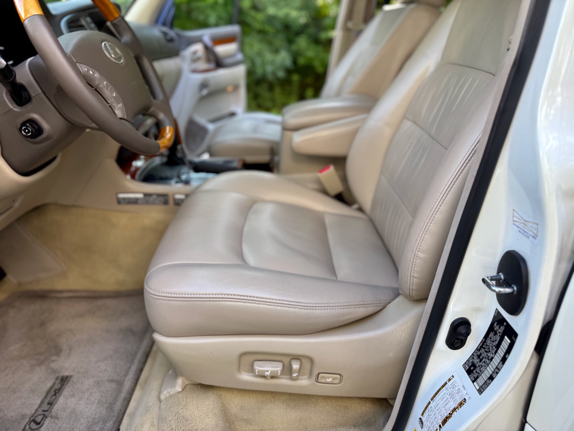 2006 Lexus LX 470 photo 21