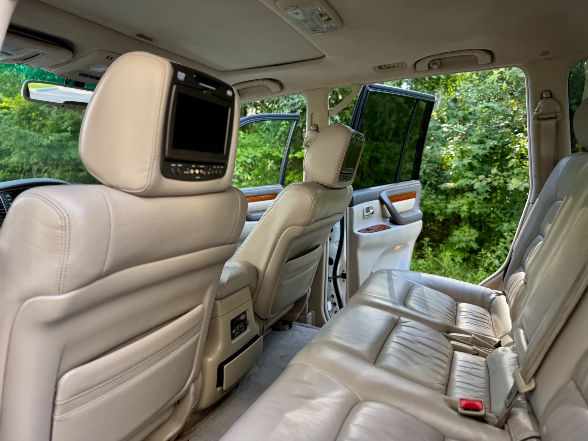 2006 Lexus LX 470 photo 23