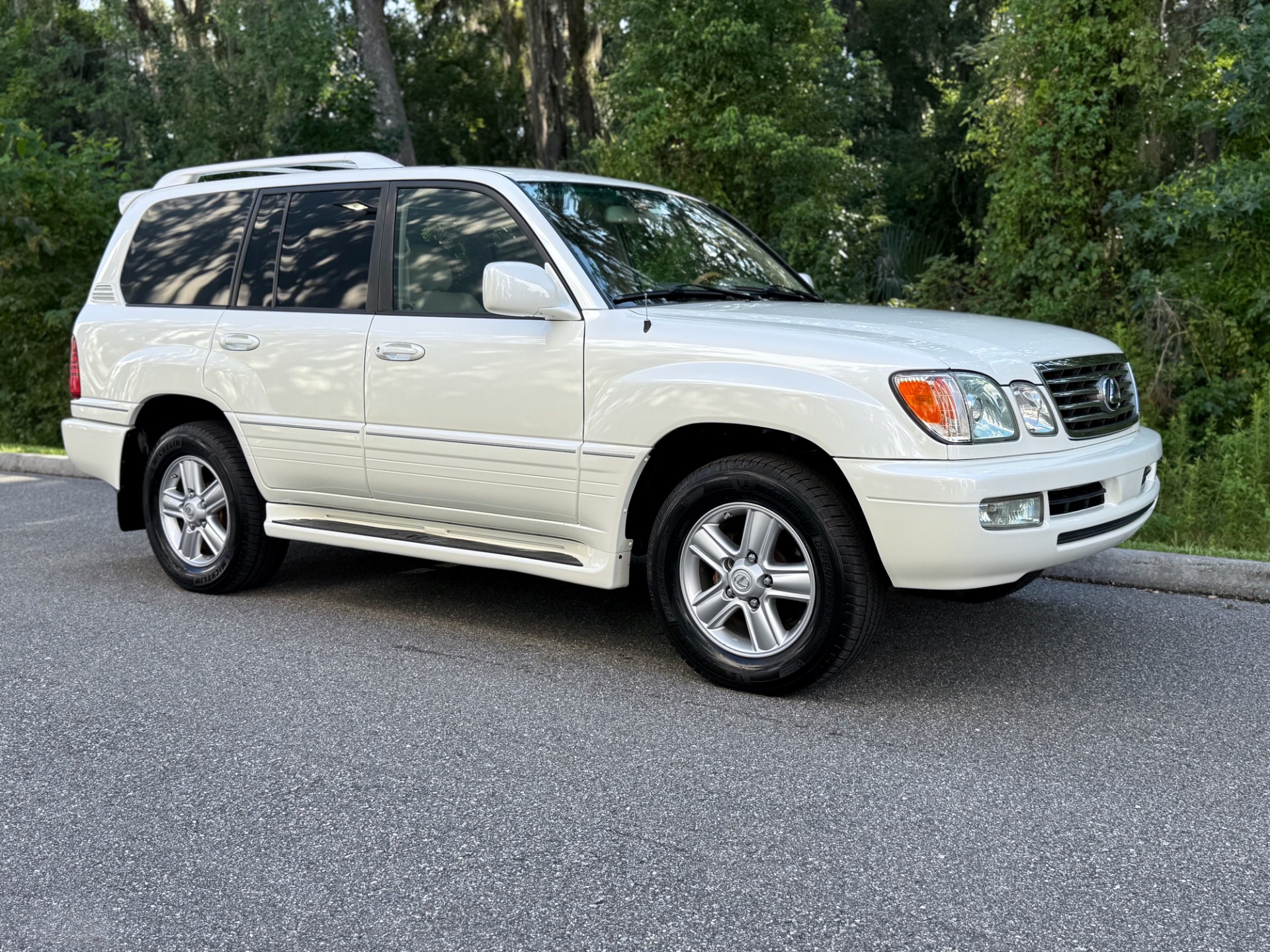 2006 Lexus LX 470 photo 3