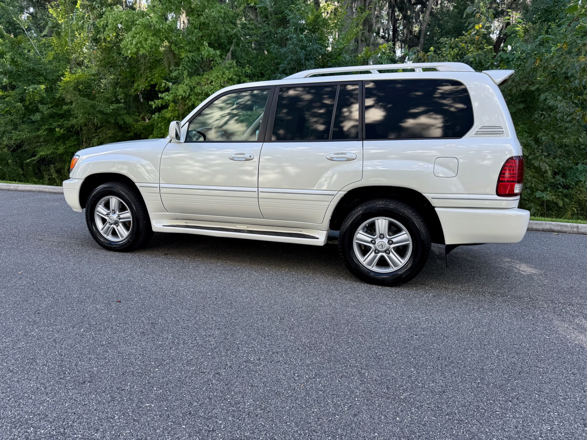 2006 Lexus LX 470 photo 9
