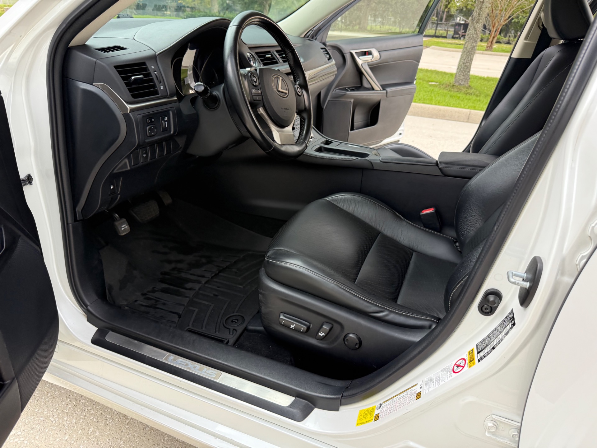 2016 Lexus CT 200h photo 14