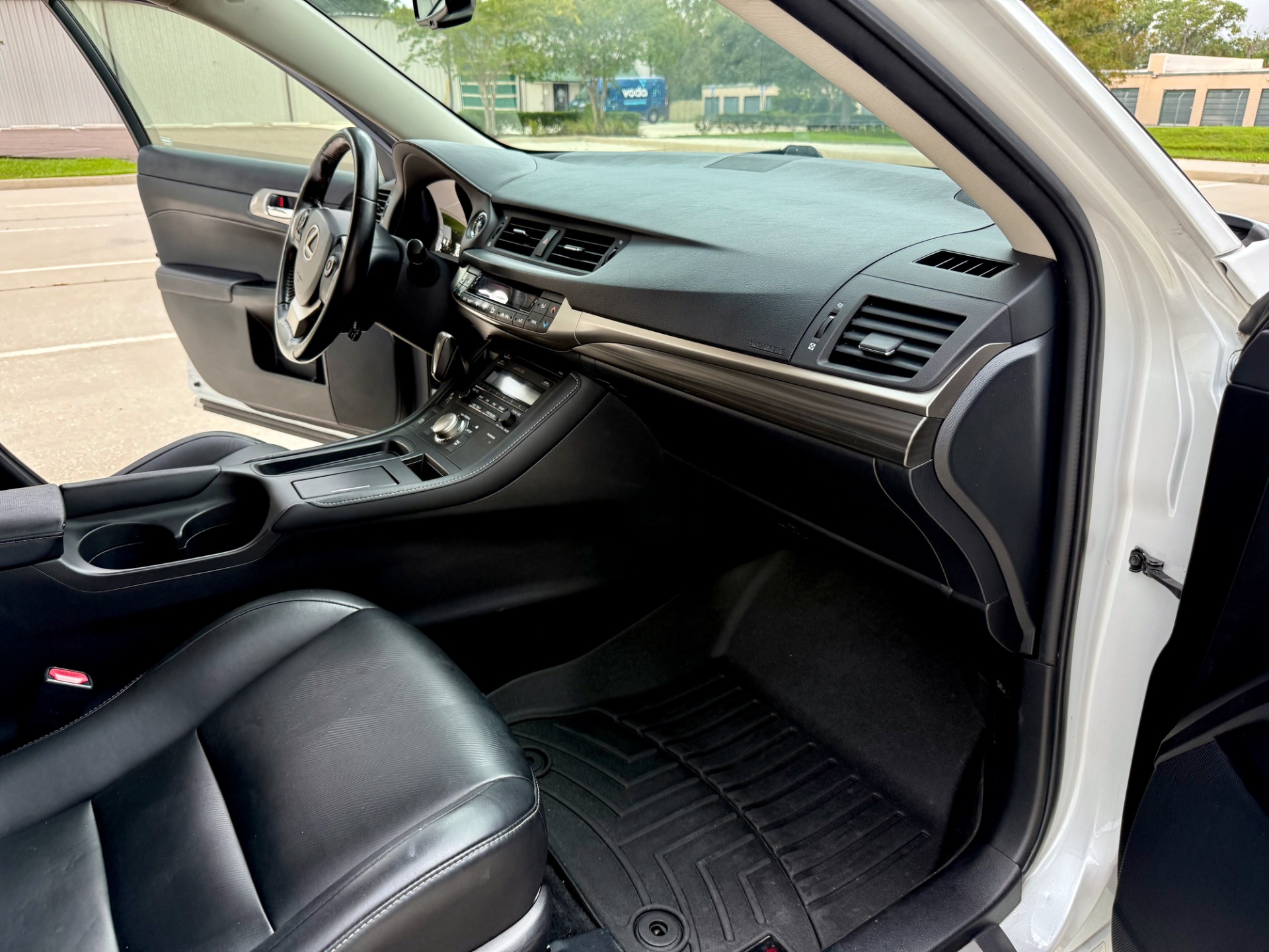 2016 Lexus CT 200h photo 17
