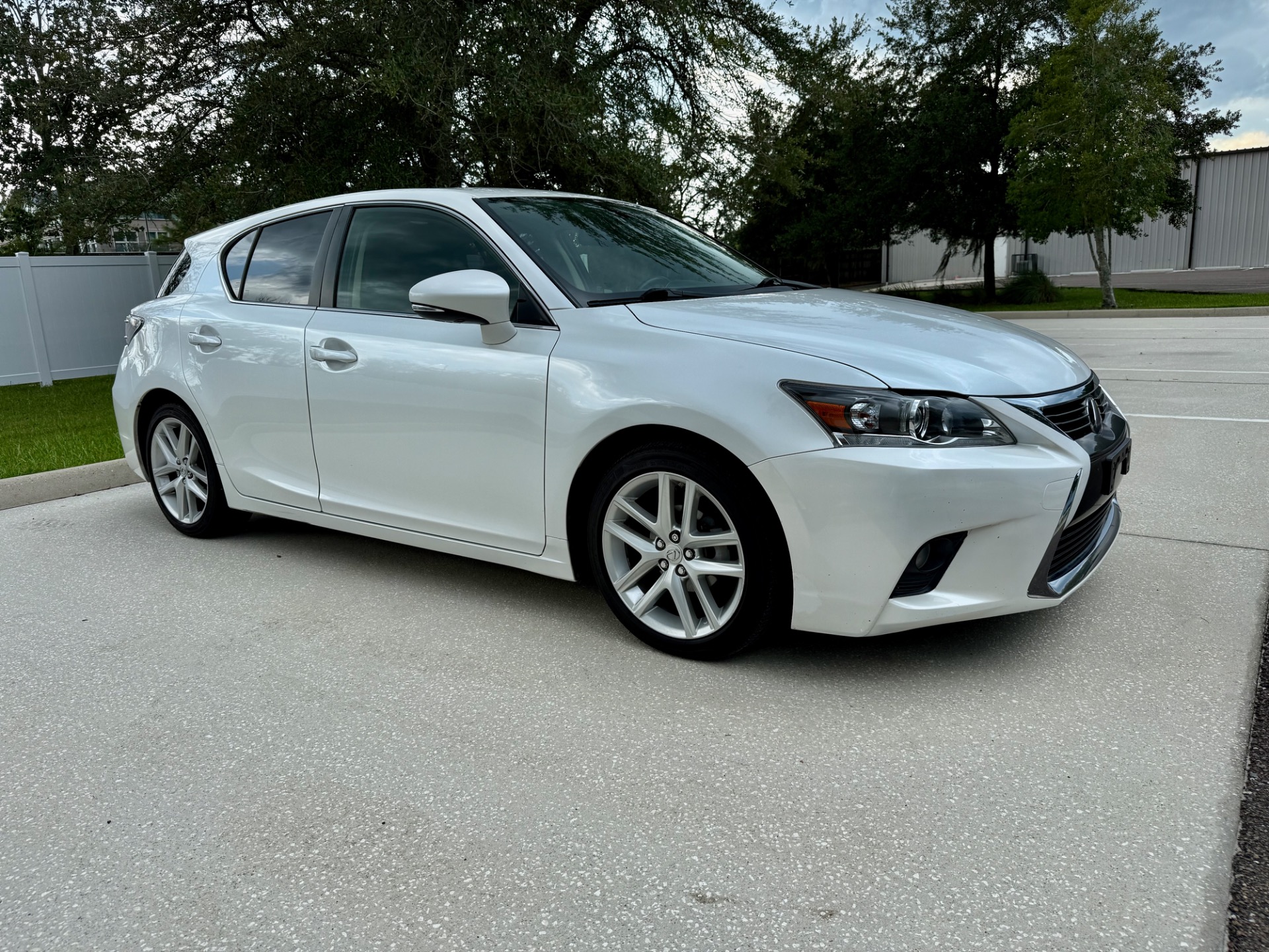 2016 Lexus CT 200h photo 3