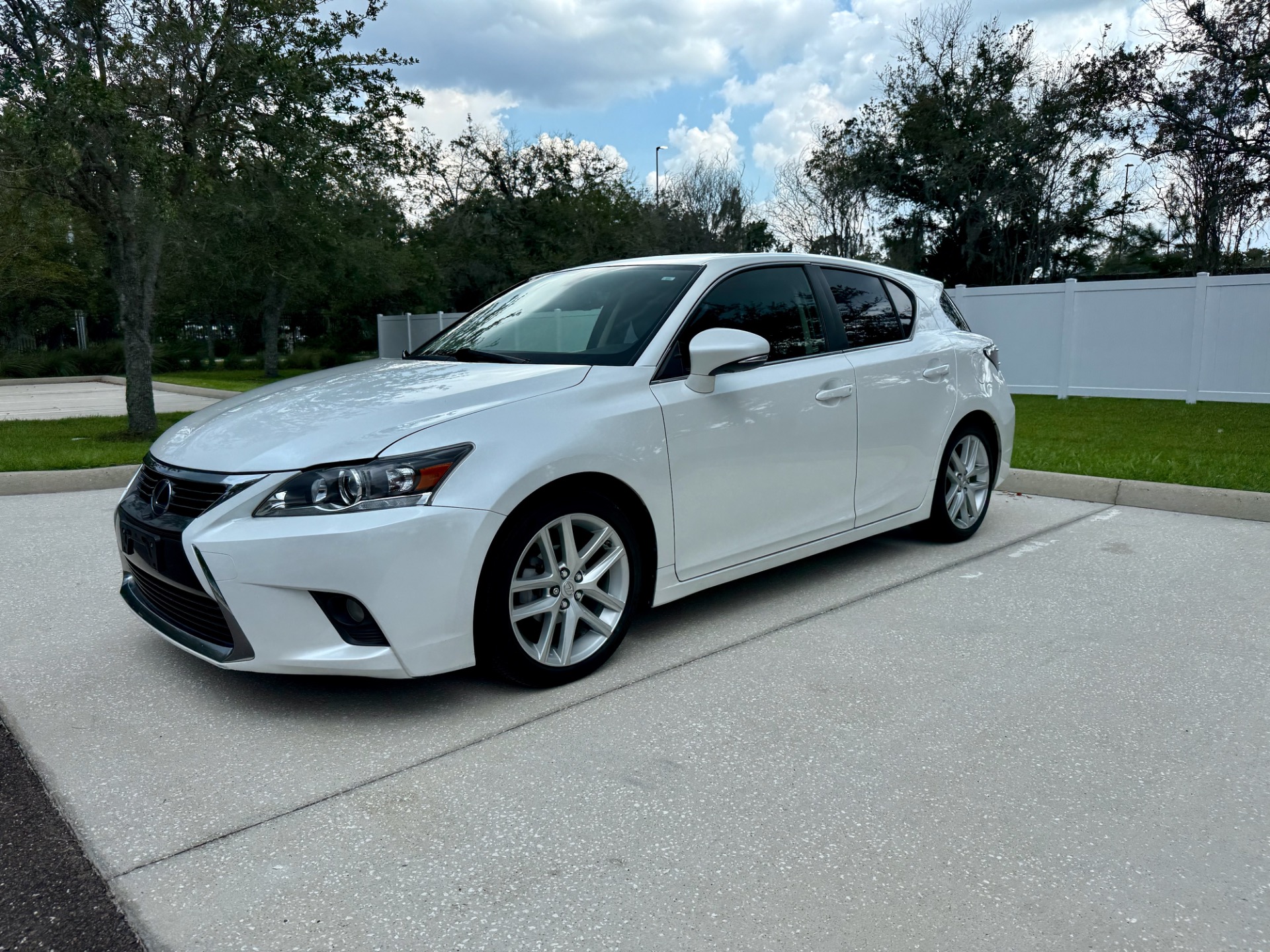 2016 Lexus CT 200h photo 2