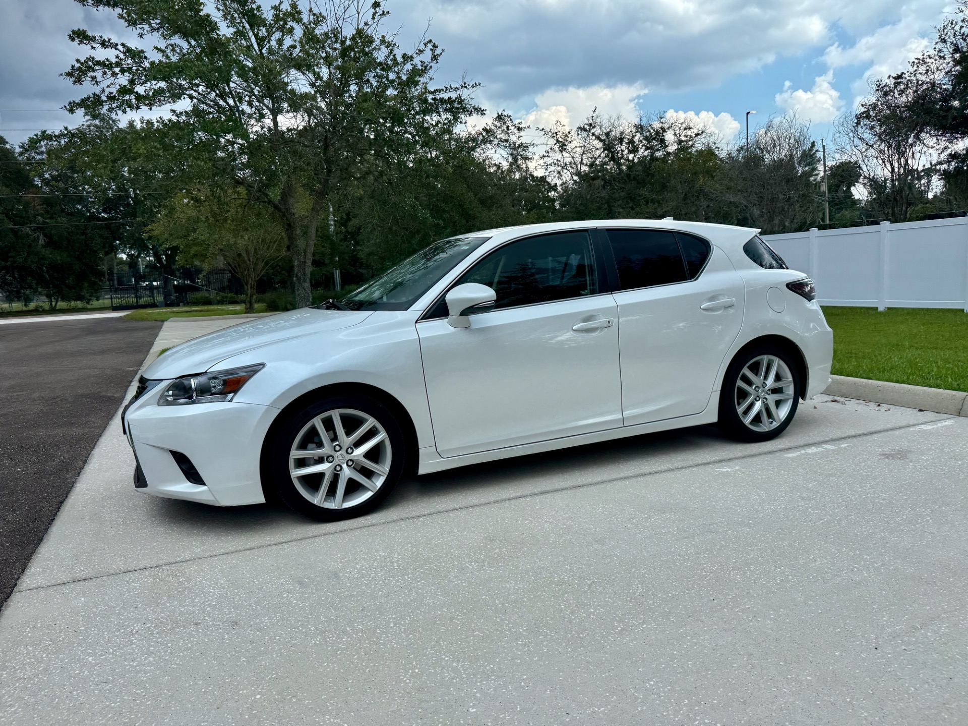 2016 Lexus CT 200h photo 4