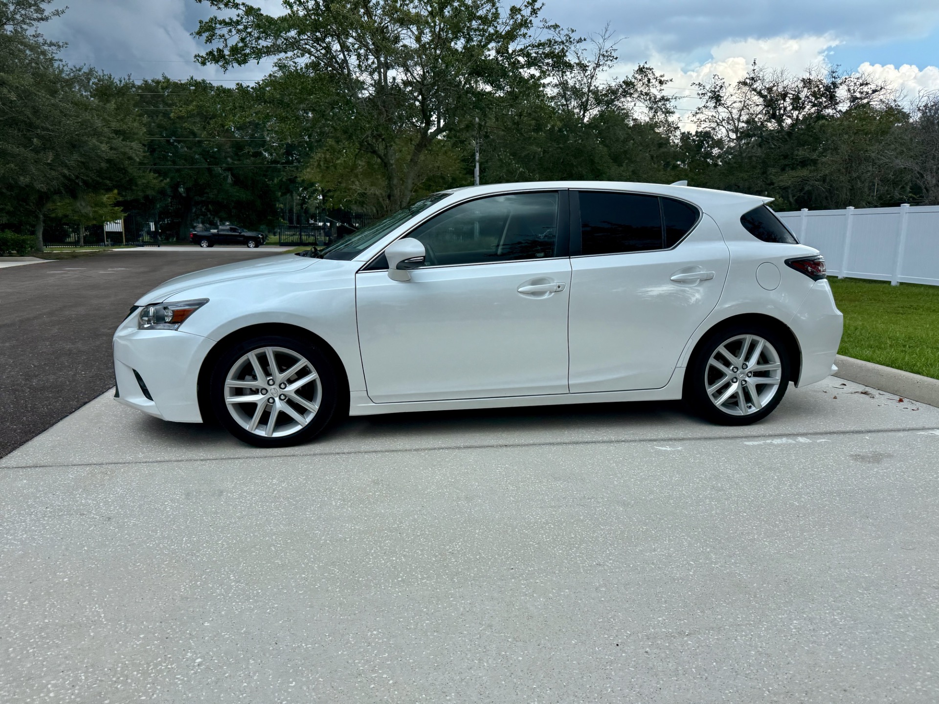 2016 Lexus CT 200h photo 5