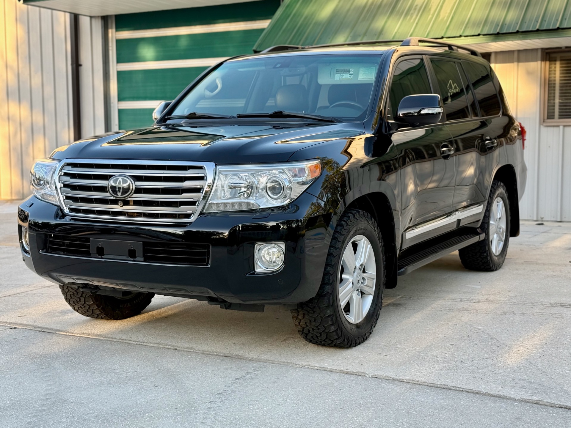 2013 Toyota Land Cruiser VX photo 2
