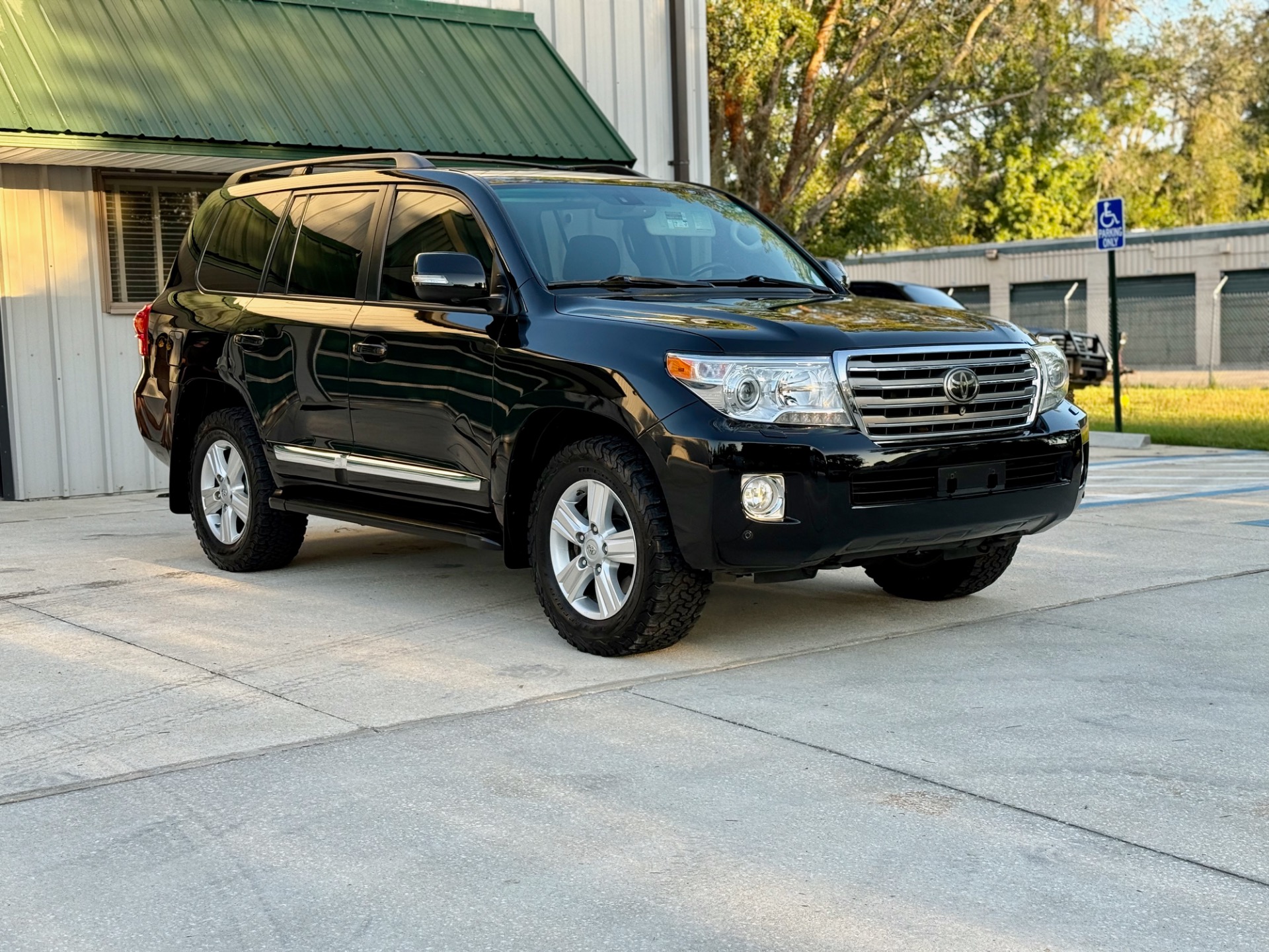 2013 Toyota Land Cruiser VX photo 3