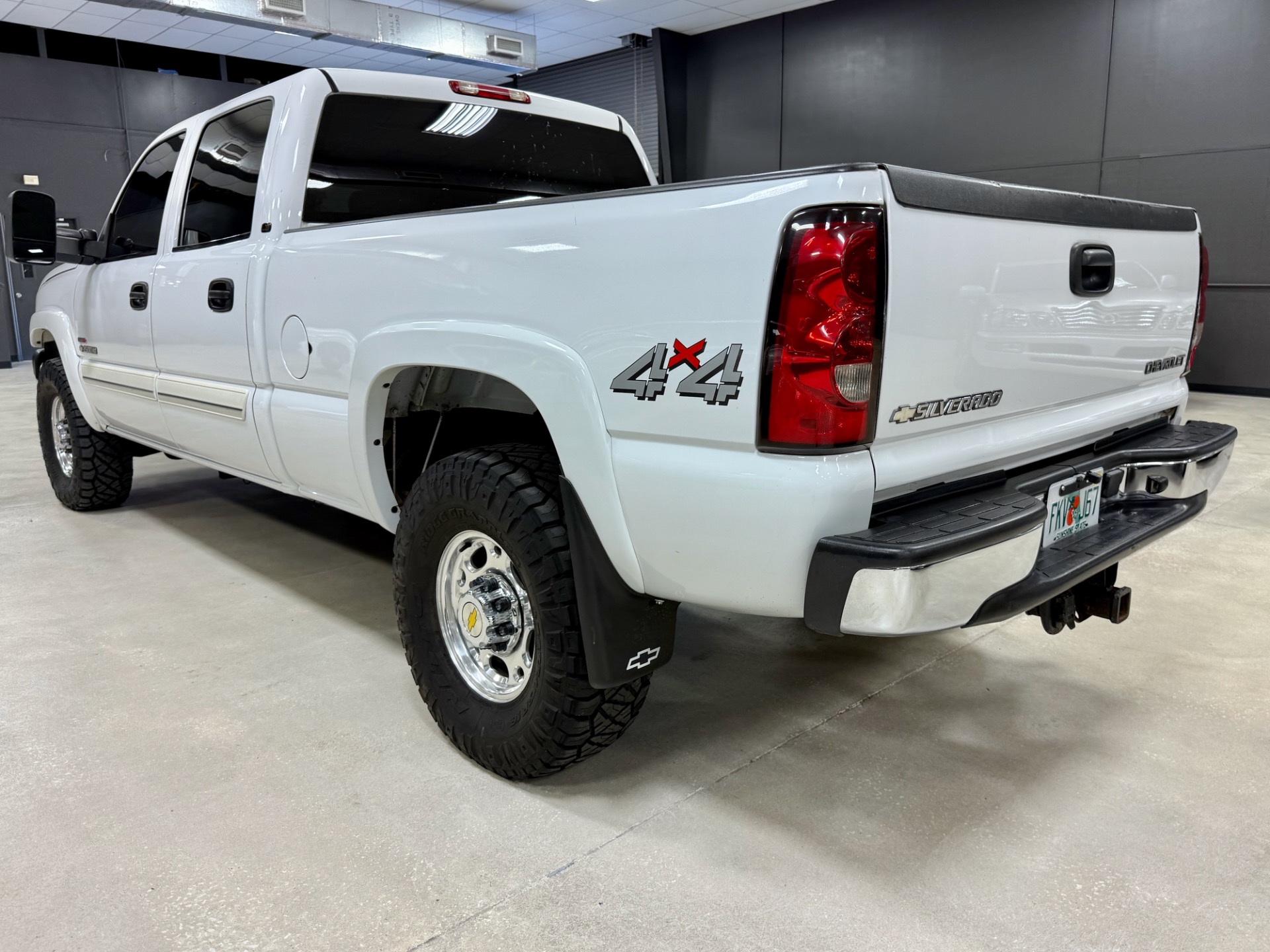 2005 Chevrolet Silverado 2500HD LT photo 9
