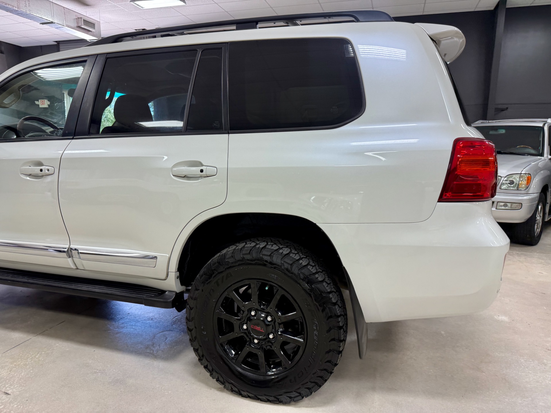 2015 Toyota Land Cruiser photo 12
