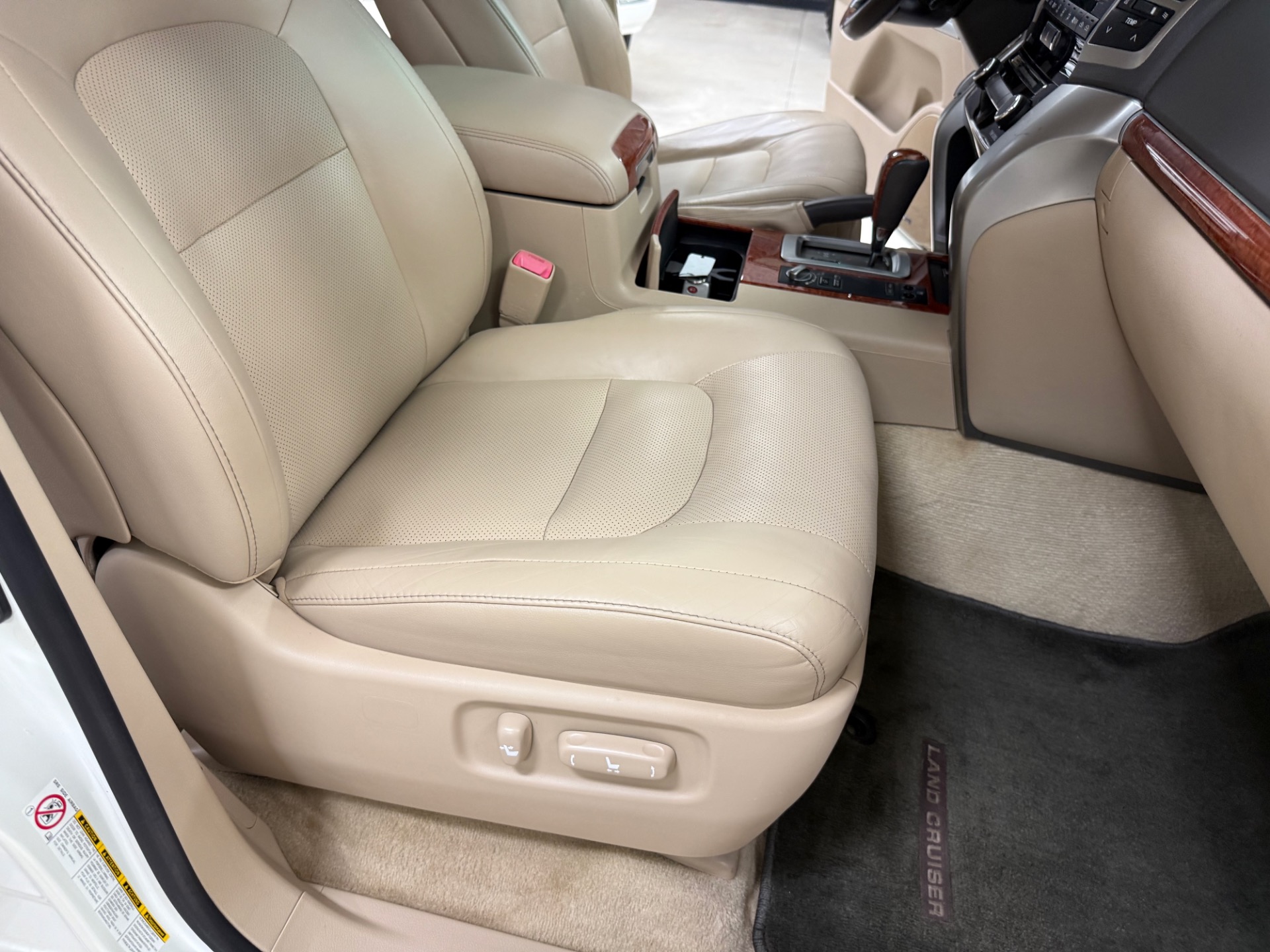 2015 Toyota Land Cruiser photo 18