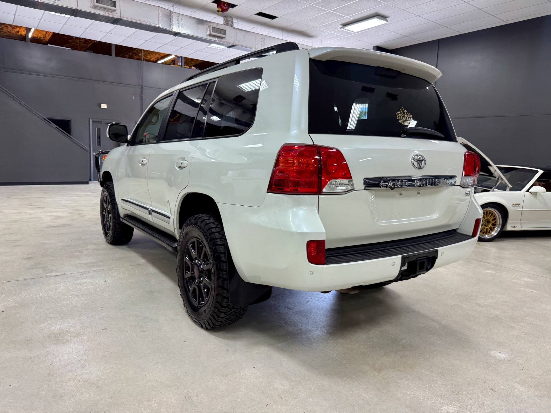 2015 Toyota Land Cruiser photo 3
