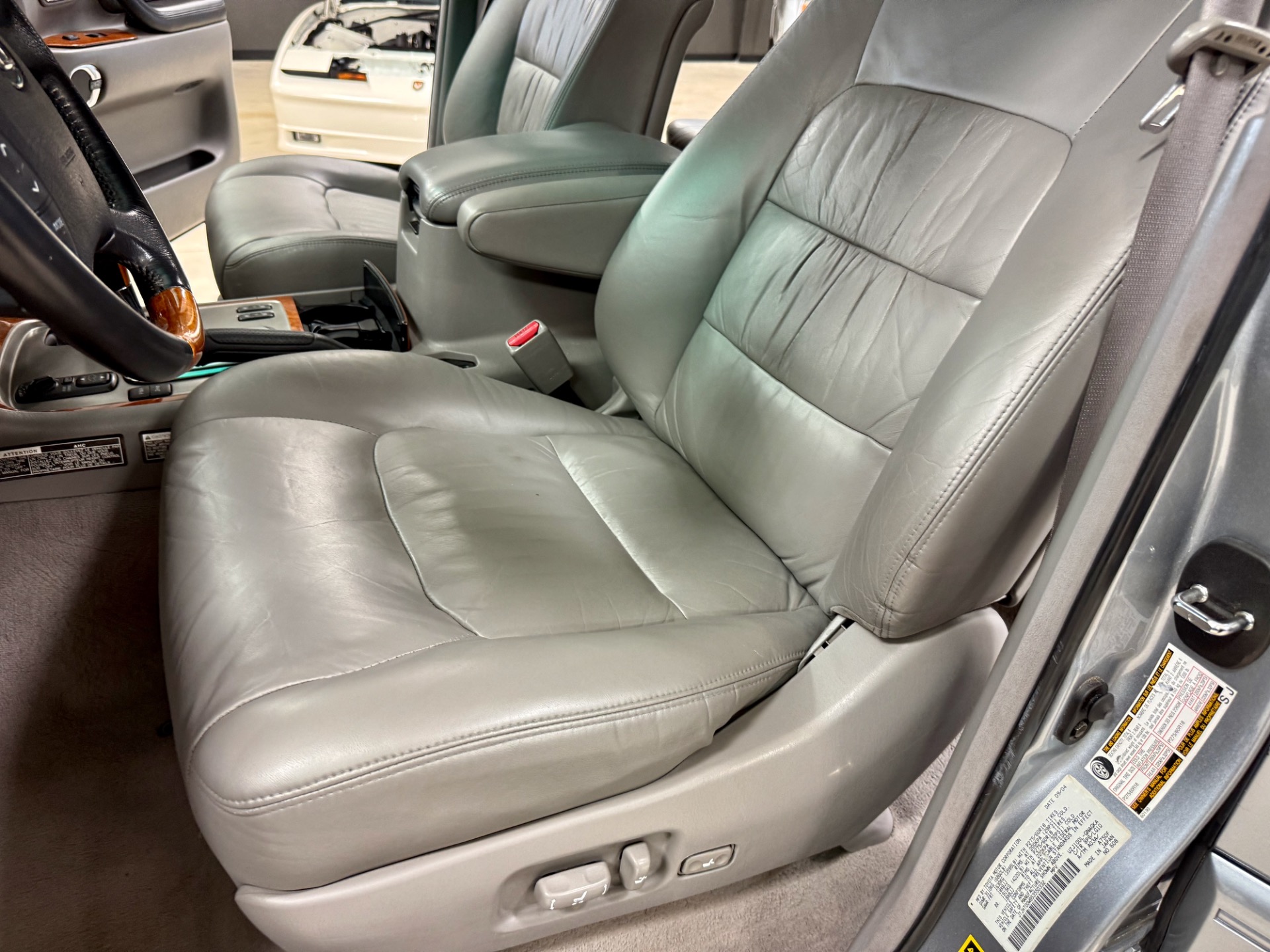 2005 Lexus LX 470 photo 20