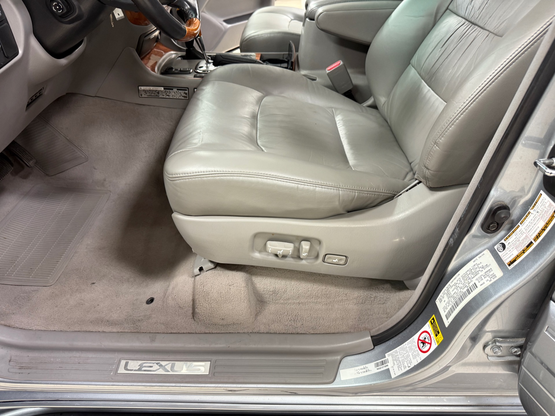 2005 Lexus LX 470 photo 21