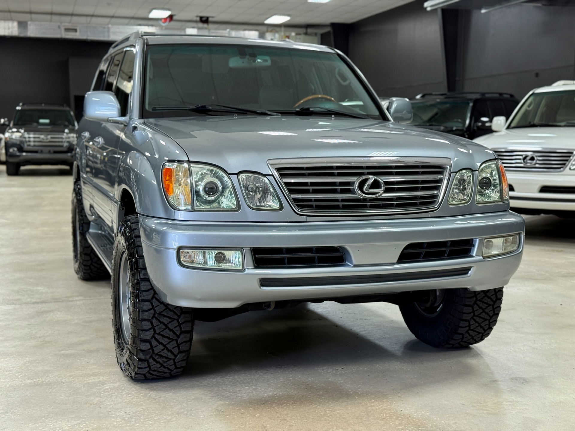 2005 Lexus LX 470 photo 4