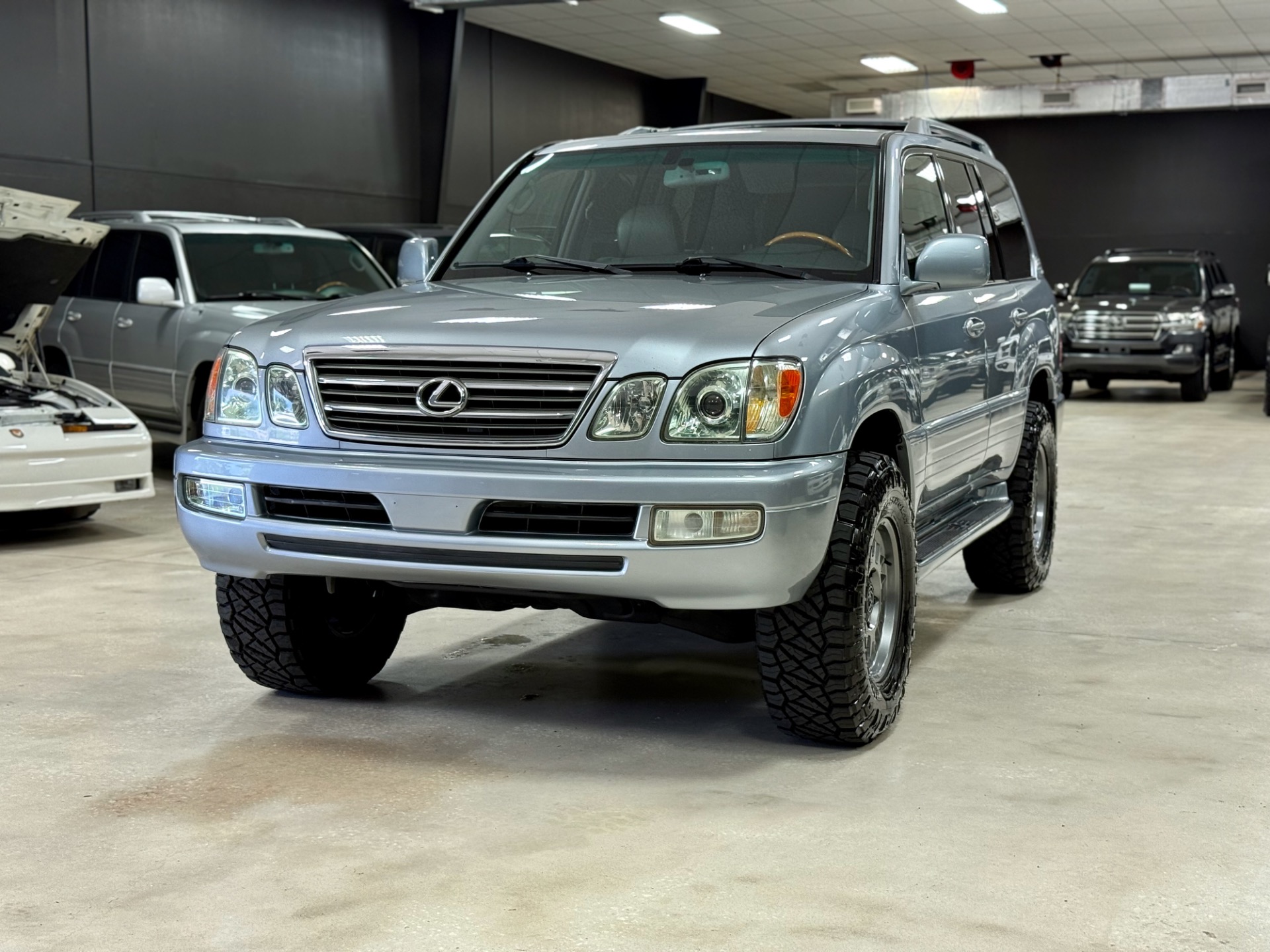 2005 Lexus LX 470 photo 6