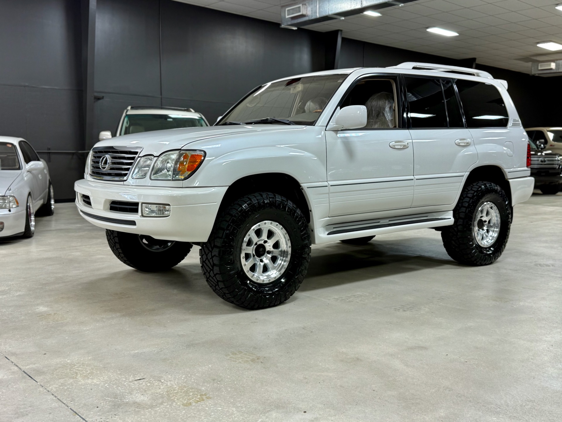 2006 Lexus LX 470 photo 3