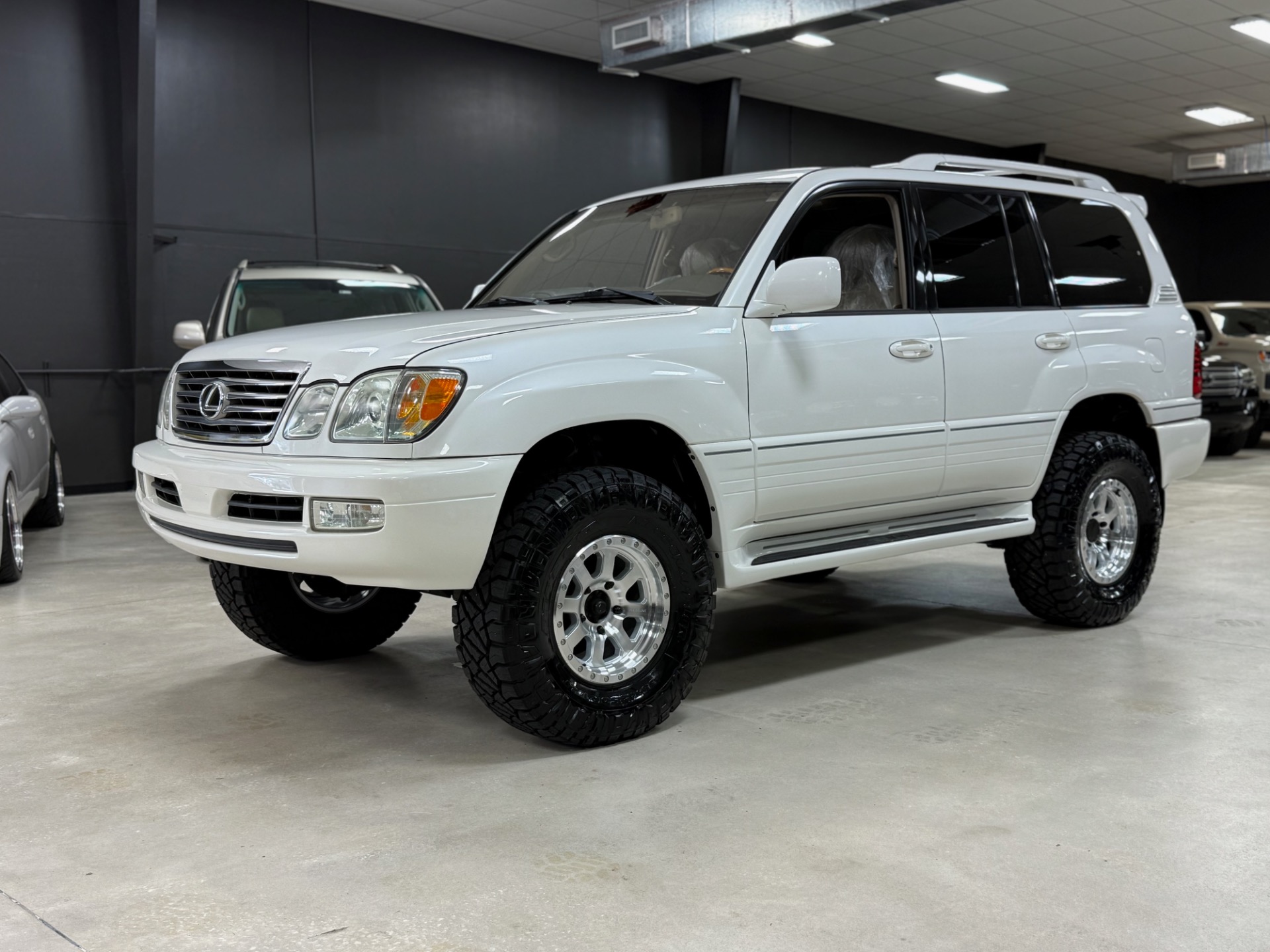 2006 Lexus LX 470 photo 2
