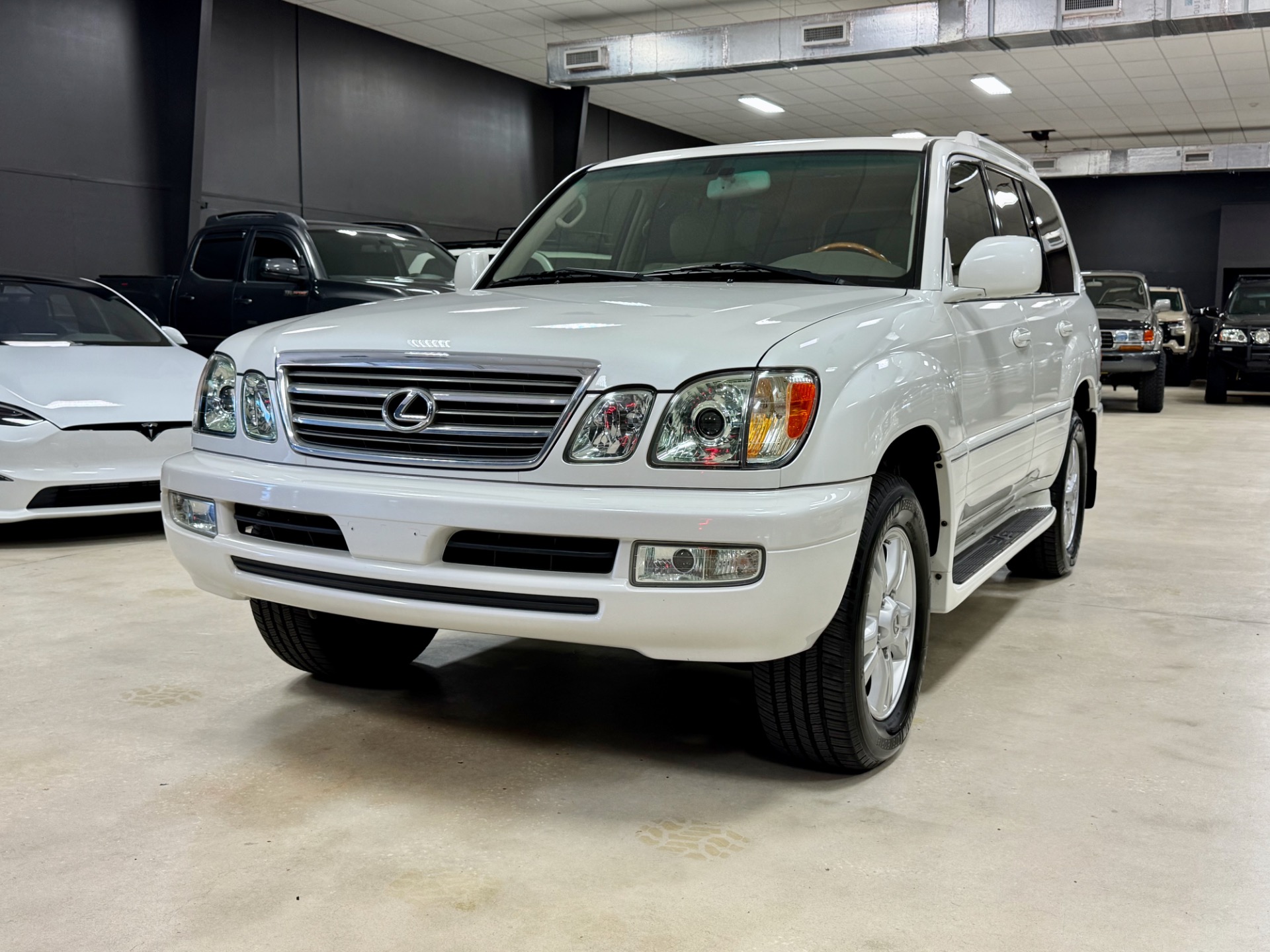 2005 Lexus LX 470 photo 2