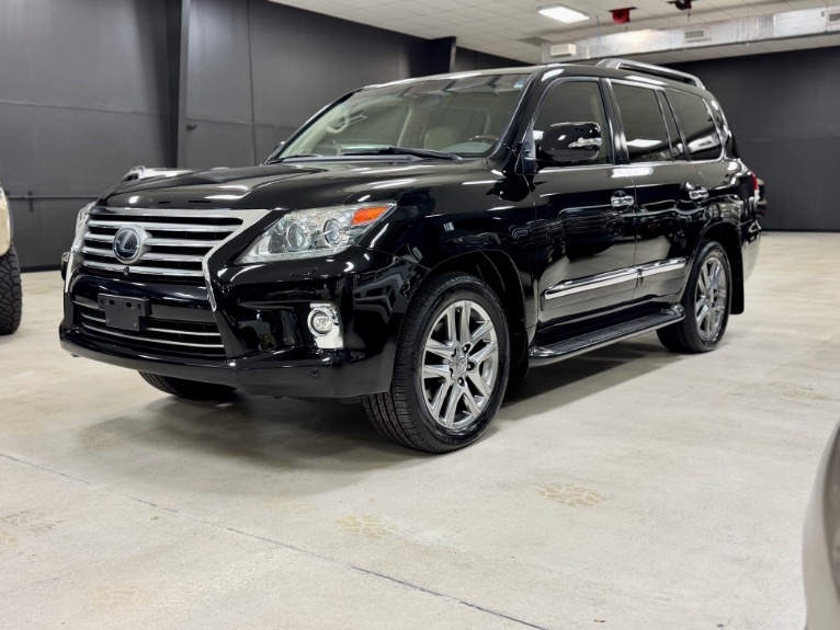 2014 Lexus LX 570's photo