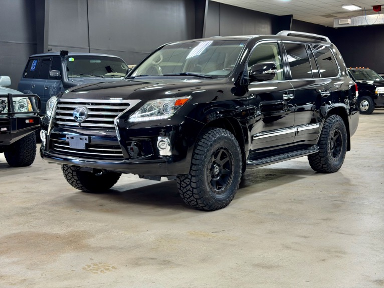 2014 Lexus LX 570's photo