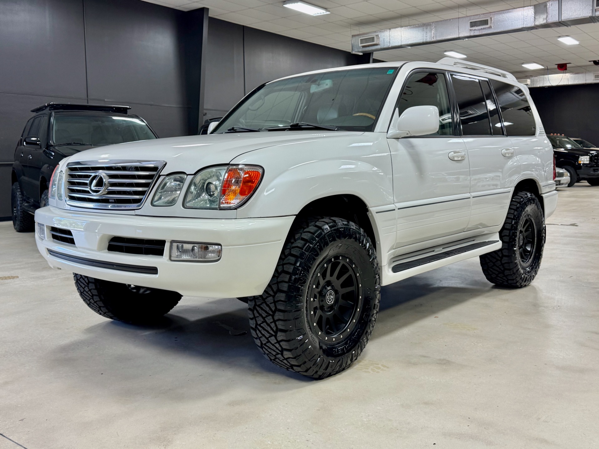 2006 Lexus LX 470 photo 3