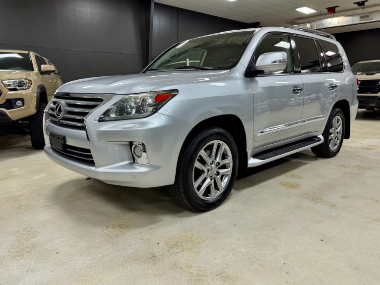 2013 Lexus LX 570's photo